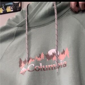 Columbia Women’s Sweatshirt Size L